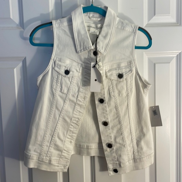 Treasure & Bond Jackets & Blazers - Treasure bond white vest never worn . Bought at Norstrom